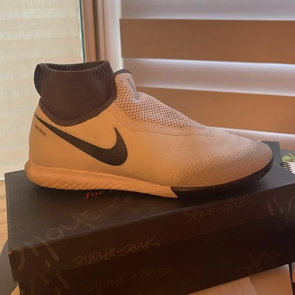 Running shoes - Picture 2 of 3